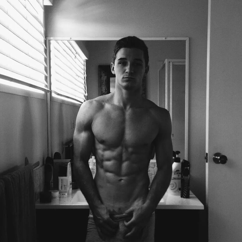 Фото парня 18 домашние