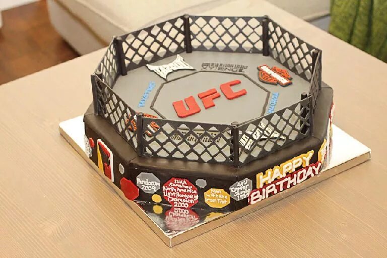 Торт с боксерскими перчатками. Торт пояс ufc. Торт ufc на день рождения. С днем рождения мма. Поздравления с днём рождения тренеру по боксу.