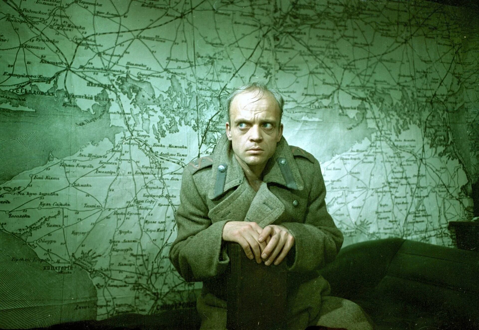 режиссер бега. фильм бег реж алов. режиссер бега. владислав дворжецкий в фильме бег. режиссер бега.