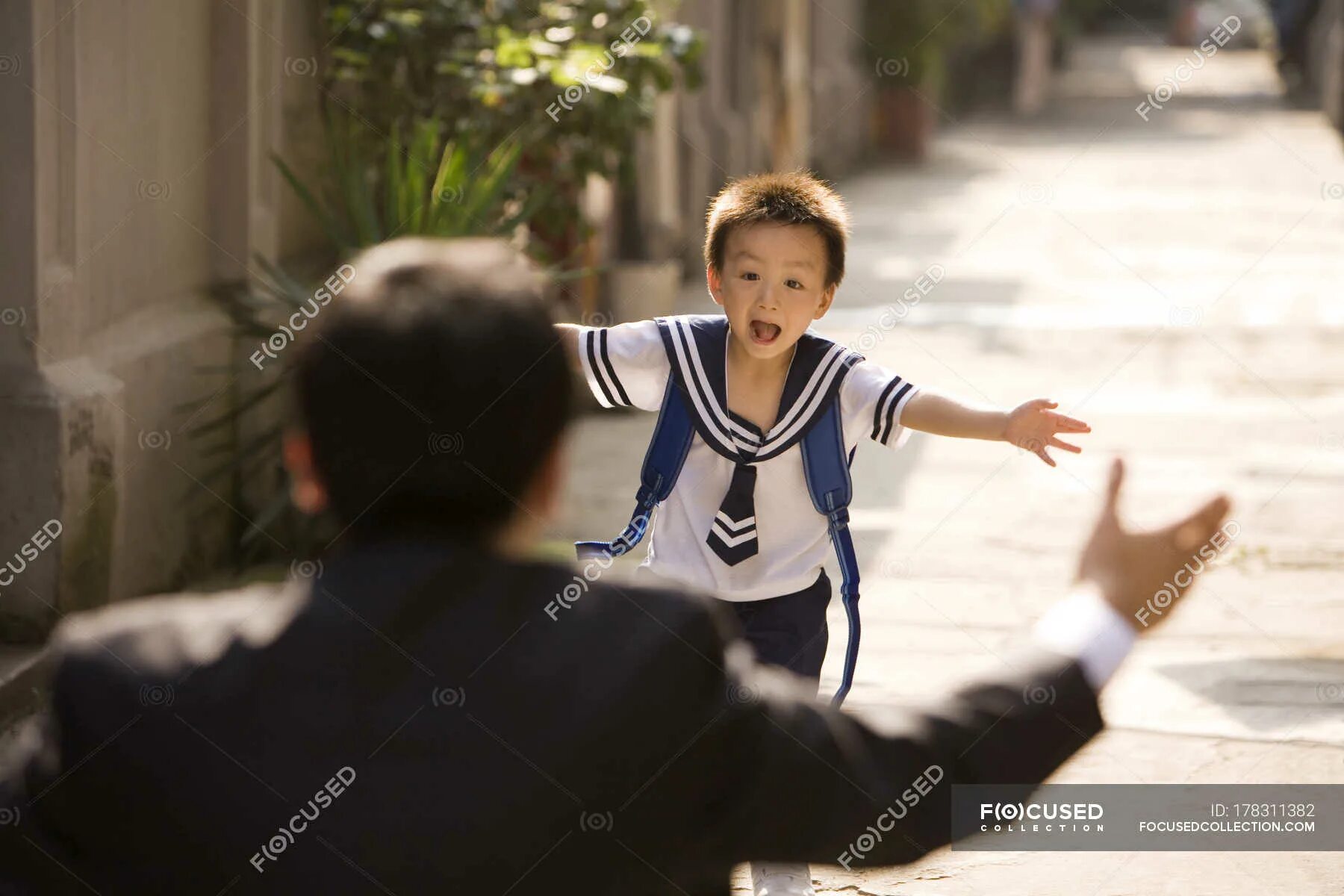 Нужно сбежать от родителей