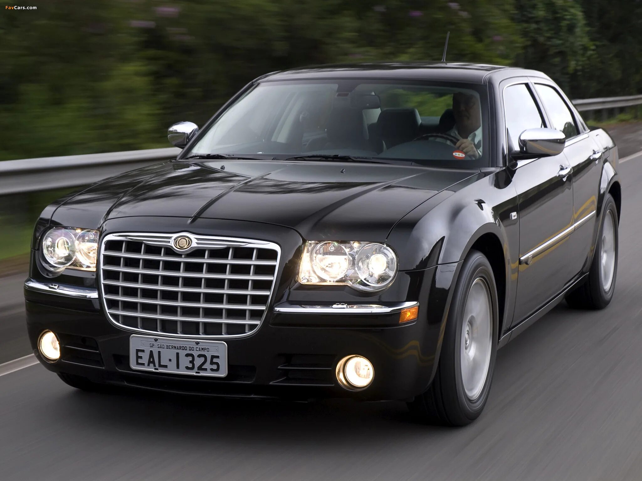 Крайслер машина производитель. Chrysler 300c. Крайслер 300с Бентли. Chrysler 300c Bentley. Chrysler 300.