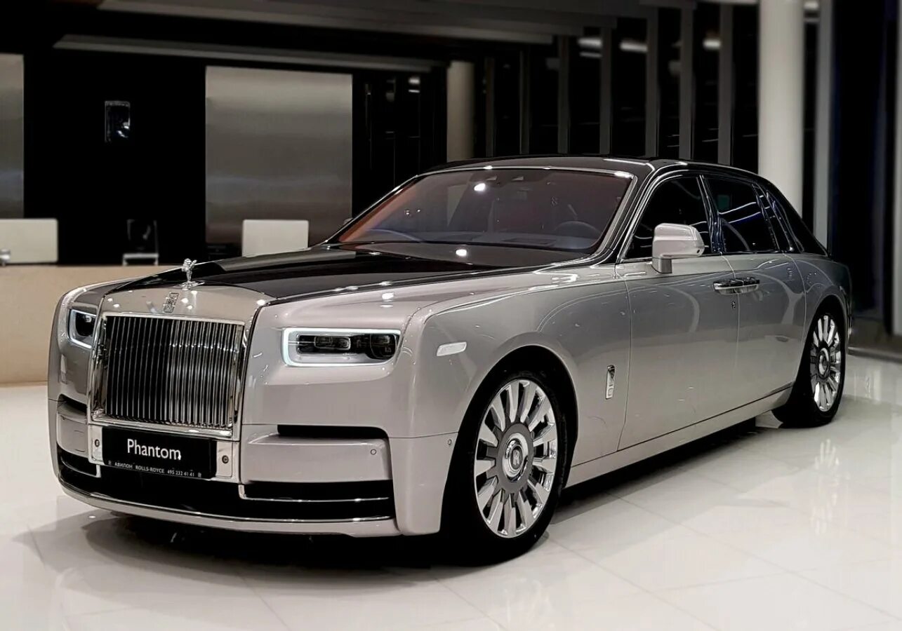 Машина роллс ройс. Роллс ройс фантом. Рос роял. Самый дорогой рос рос. Rolls royce phantom 2020.
