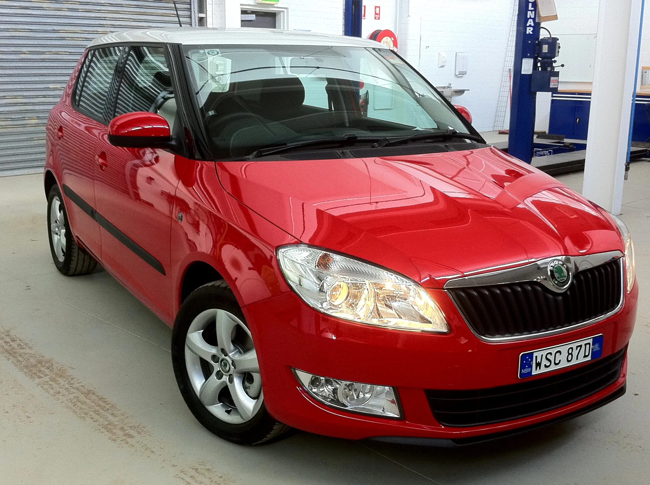 Skoda Fabia 2011. Шкода Фабия хэтчбек 2011. Шкода Фабия 1.2 2011 года. Шкода Фабия 2. Купить фабию 1.6