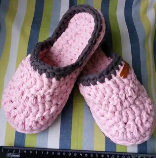 Тапочки крючком из плюшевой пряжи на подошве