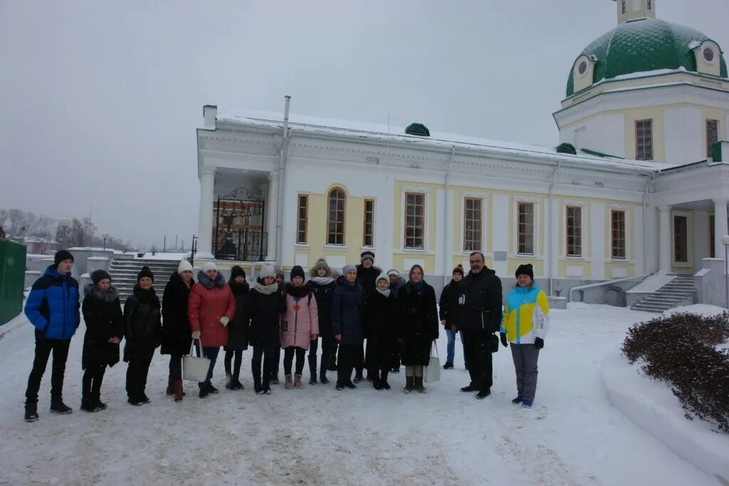 Верхняя набережная волгоград. Сарапул экскурсии. Сарапул экскурсии. Дом купца башенина в сарапуле. Площадь набережной ижевского пруда.