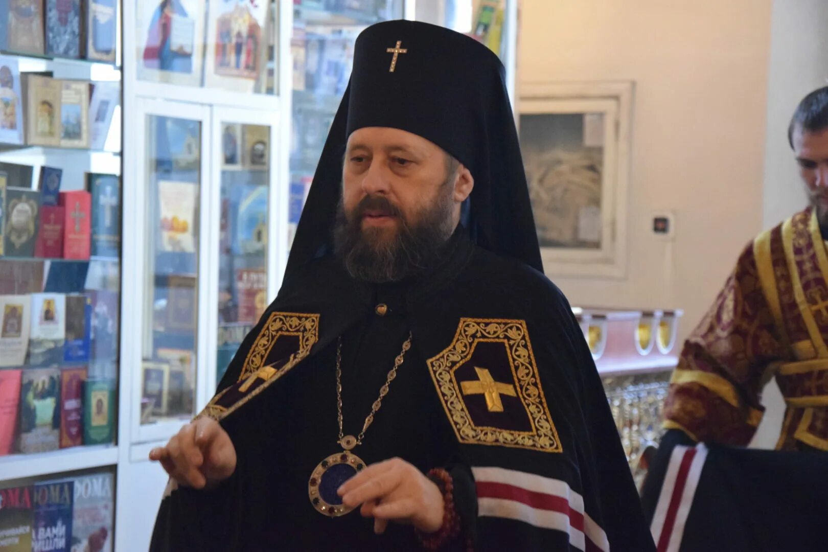 краткое содержание архиерей