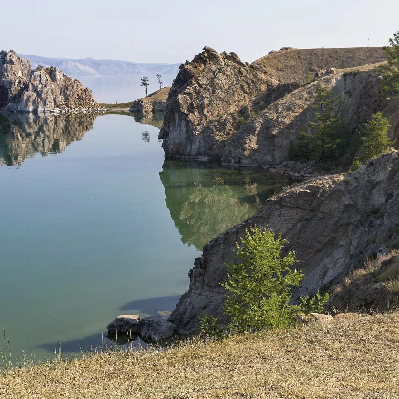 Мореходова байкал биография. Байкальская отшельница Мореходова. Байкал обрыв вблизи. Отшельница на Байкале. Отшельница на берегу Байкала.