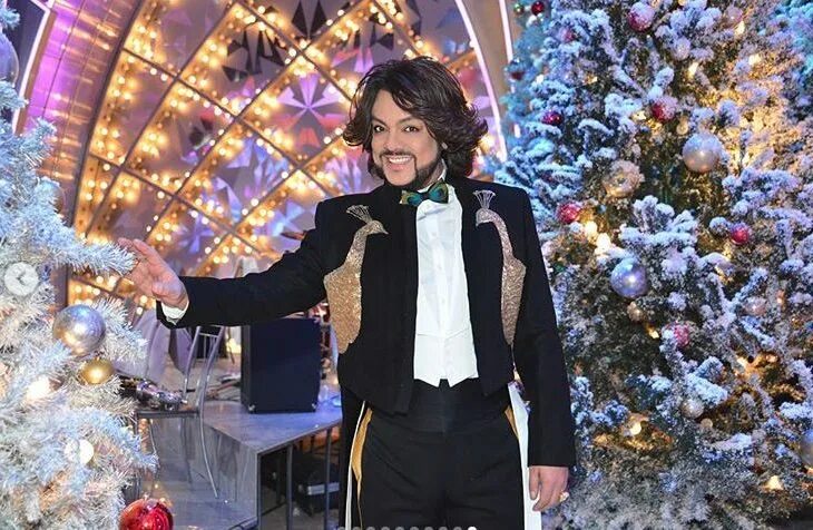 Филипп киркоров 2019. Киркоров голубойтогоеек. Голубой огонёк уиркоров. Новый филипп киркоров. Елка филиппа киркорова 2020.