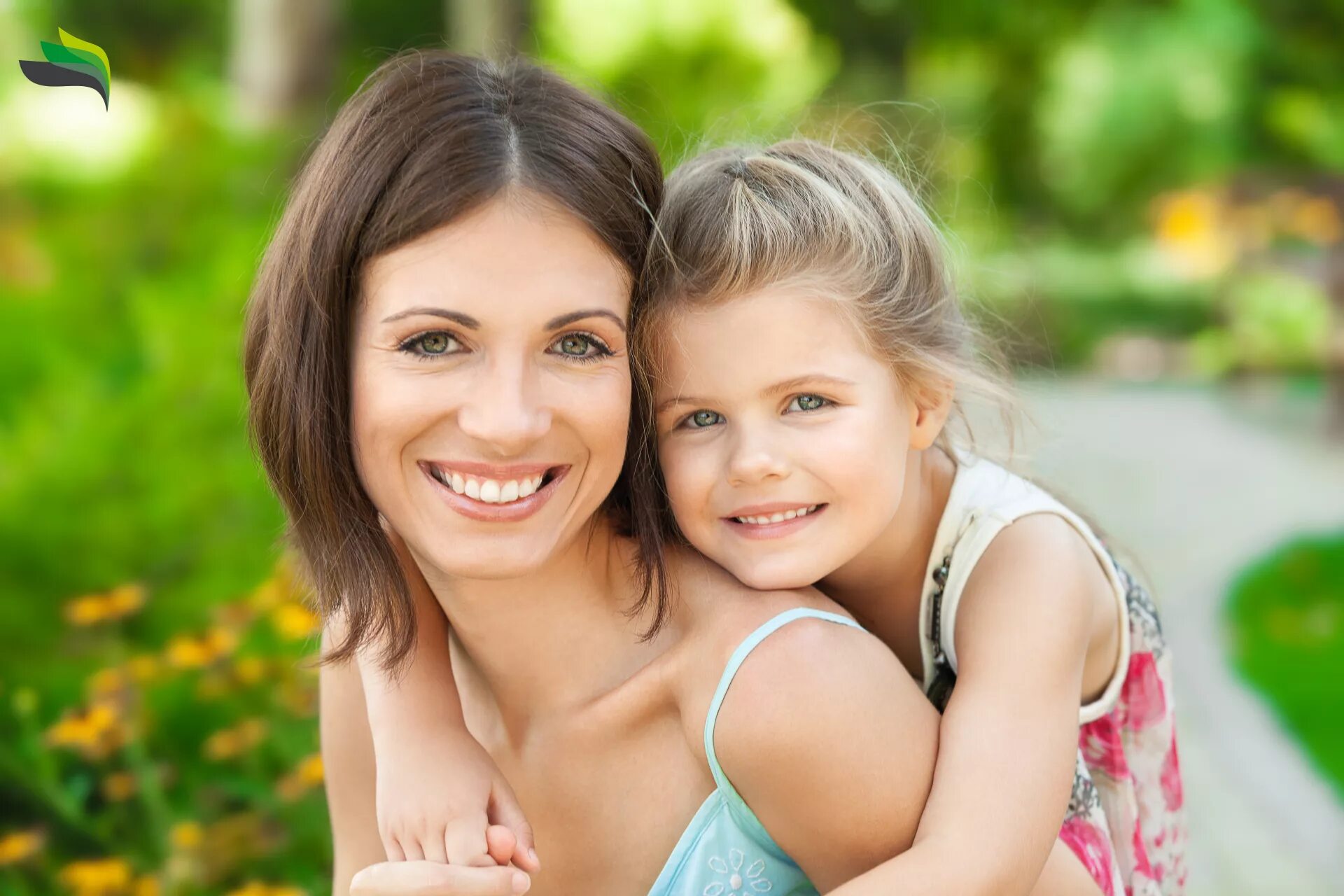 Счастливые мама и дочь. Mom + дочь. Проект mother and daughter. Daughter now