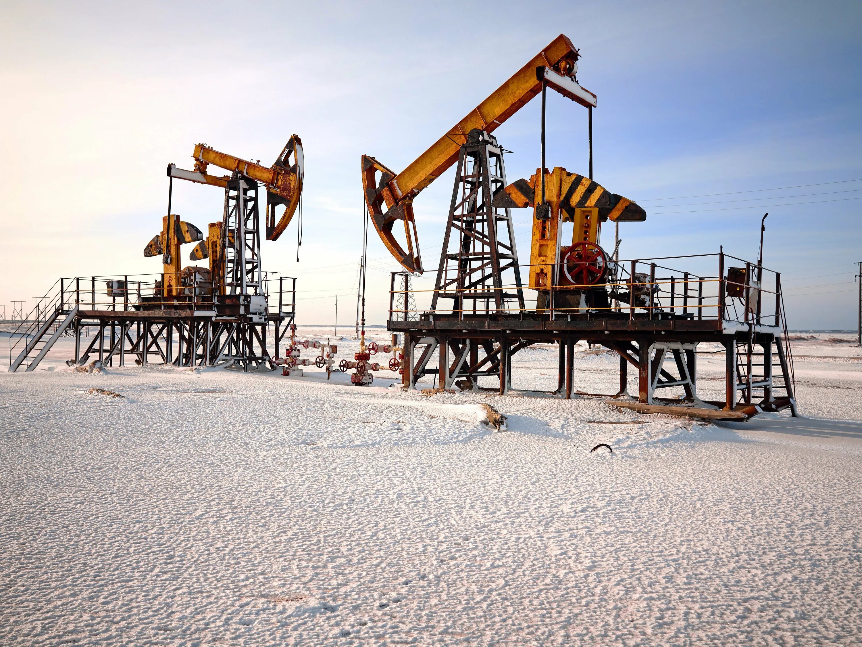 Нефть добыча оао. Нефть вышка. природные ресурсы газ. нефтяное месторождение сагара. cushing-drumright oil field.