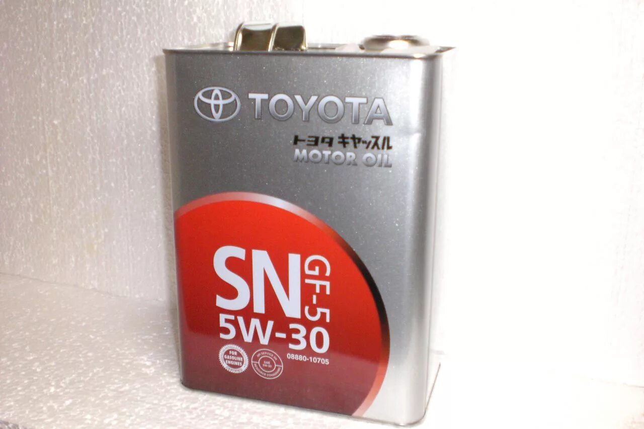 Оригинальное моторное масло Toyota 5w30. ДВС Тойота 5w30 Fe. Toyota Motor Oil SN gf-5 5w-30. Масло в двигатель Тойота Королла.