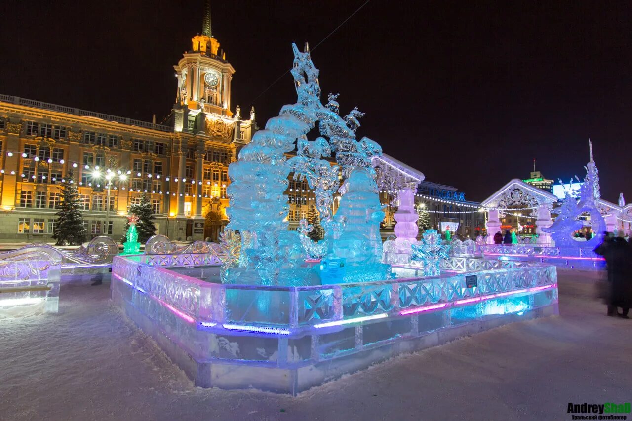 площадь 1905 года в екатеринбурге сейчас. екб куда сходить зимой. куда сходить в екатеринбурге. зимний екатеринбург плотинка. праздник на площади 1905 года в екатеринбурге.