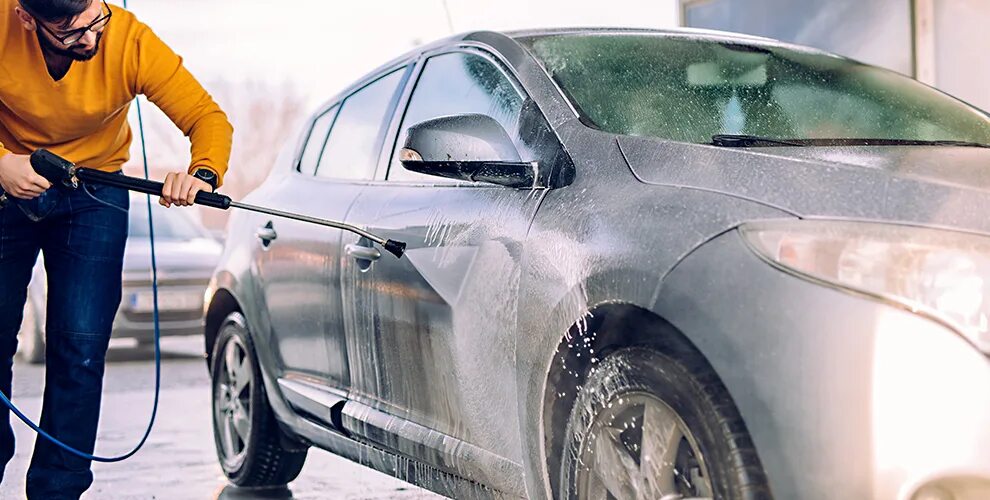 Бесконтактная мойка карчер. Мойка автомобиля. Автомобиль на автомойке. Мойка автомобиля. Мойка машины минуты.