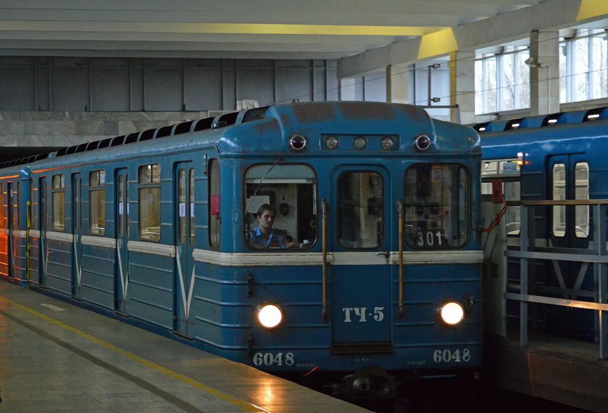 Метро ем. Емх 503. 81 717 в депо санкт-петербург. вагон метро емх 503. тч-1 автово.