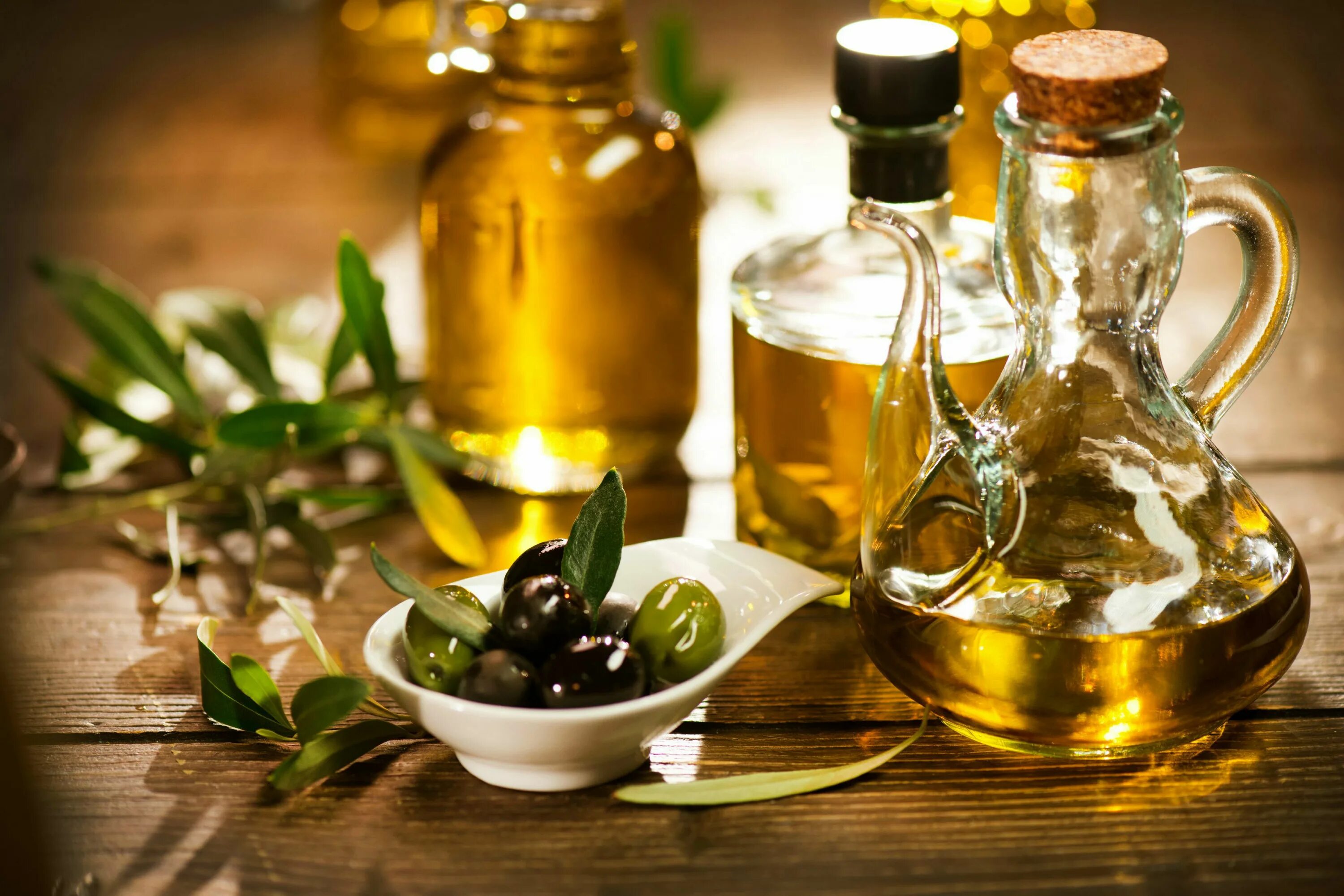 Масло перед едой. Olive Oil масло оливковое. Олив Ойл масло оливковое. Масло растительное с оливковым. Оливки и оливковое масло.