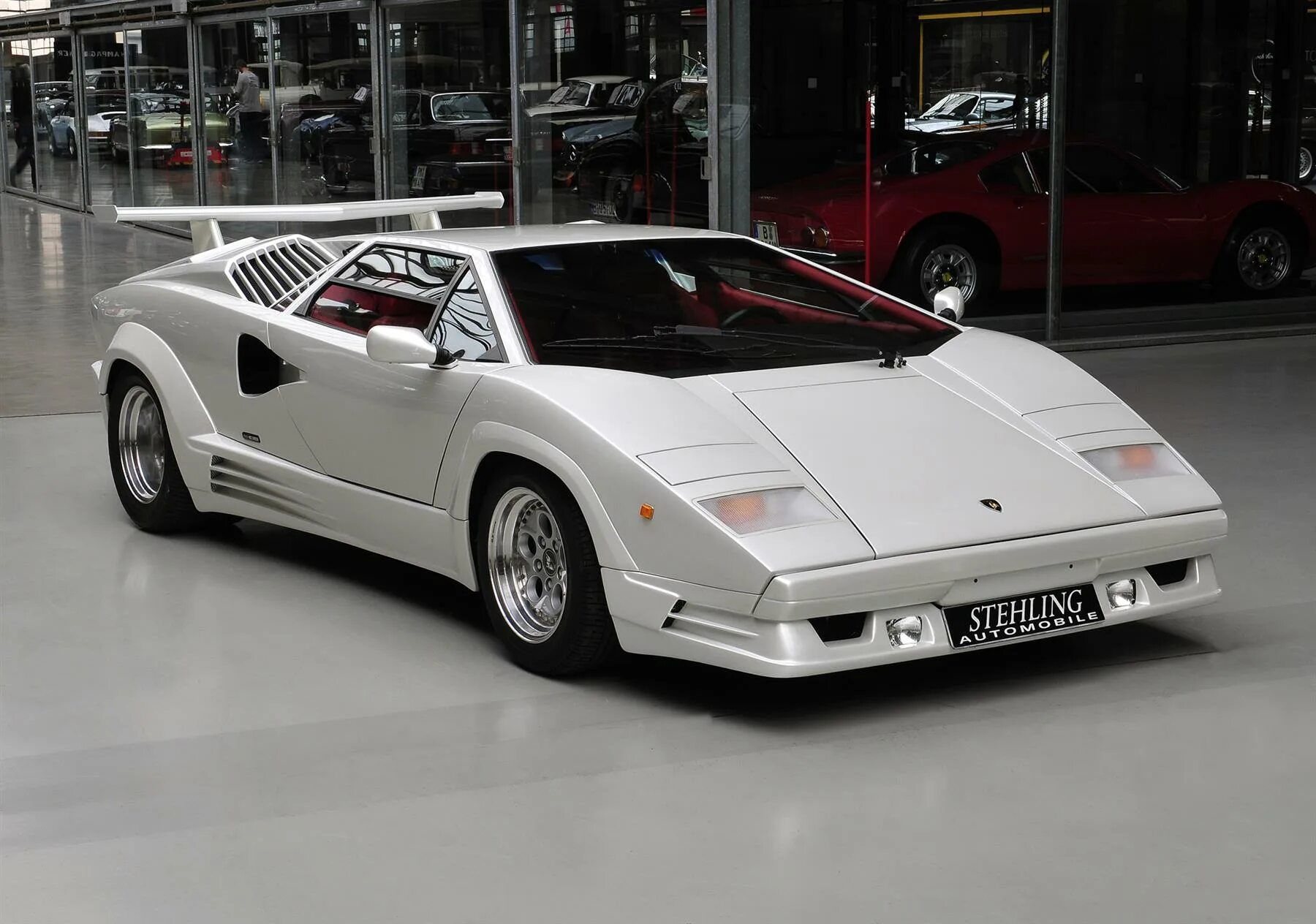 Волк с уолл стрит ламборгини. Леонардо ди каприо ламборгини кунташ. Ламборгини волк с уолсс стрии. Lamborghini countach элджей. Lamborghini countach wolf of wall street.