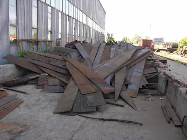 Пластина стальная фрезерованная 10мм. Обрезки листового металла. Деловая обрезь металла. Обрезки листового металла. Обрезь металлического листа 8мм.