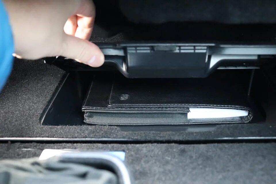 Как разобрать бардачок фольксваген поло Освещение бардачка. Volkswagen Polo Sedan, 1,6 л, 2013 года электроника DRIVE2