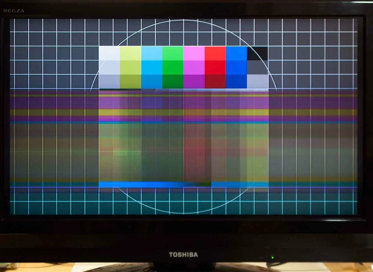 Видео зависшего телевизора. Экран телевизора. Разноцветный экран телевизора. Телевизионная сетка. Разноцветный экран телика.