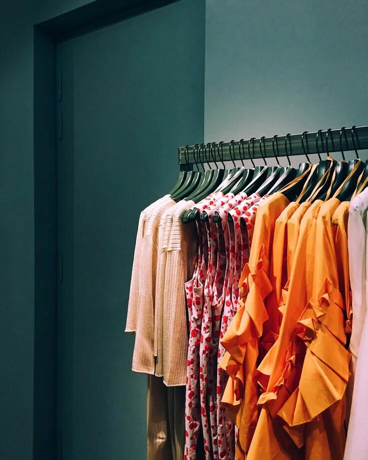 Магазин одежды. Яркий гардероб. Вещи одежда. Вешалки для магазина одежды. Site collection
