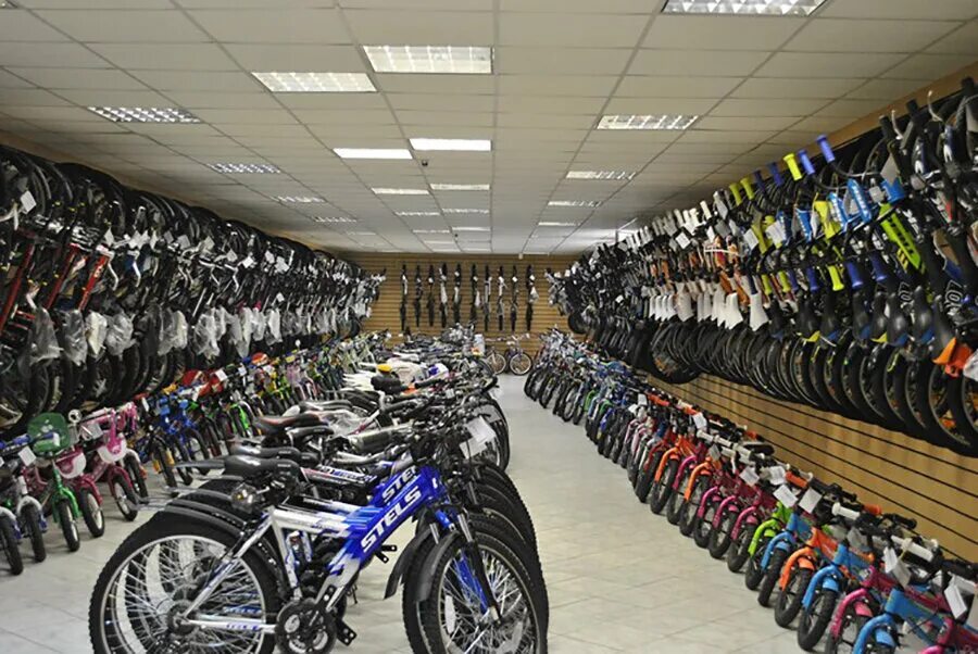 Можно ли вернуть велосипед в магазин. Склад велосипедов. Много велосипедов. Большой склад велосипедов. Велосипеды много магазин.