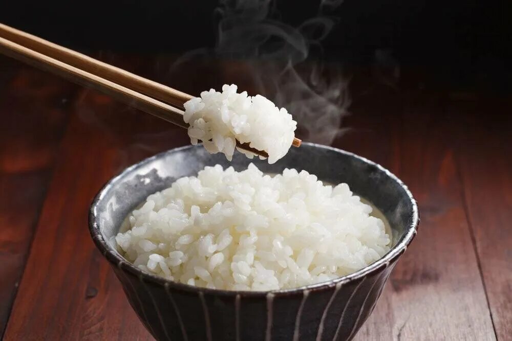 Рис паби. Японский рис. Китайский рис. Рис с палочками. Как едят рис палочками
