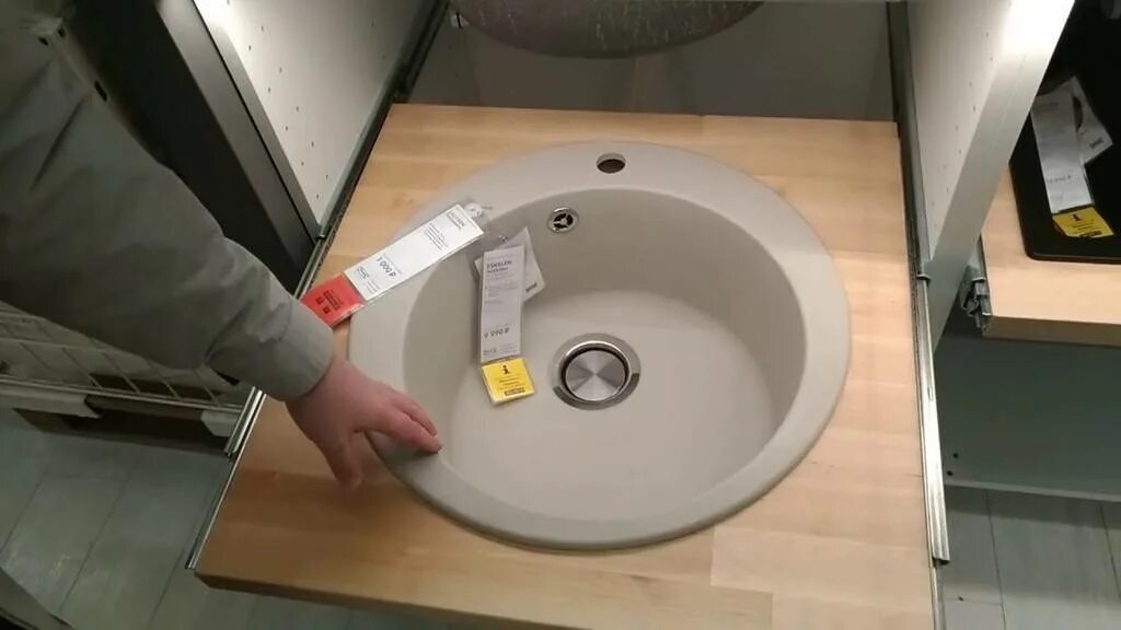 Вырезка столешницы под мойку. Выпиливание отверстия в столешнице под мойку. Столешница в ванную из гипсокартона. Отверстия под динамики. Отверстие под динамик 6 9.