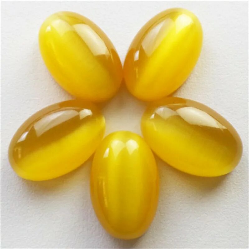 Голубой кошачий глаз камень. Цвета кошачьего глаза камня. Камень опал кошачий глаз. Хризоберилл кошачий глаз зеленый. Тигровый глаз камень галтовка круглый.