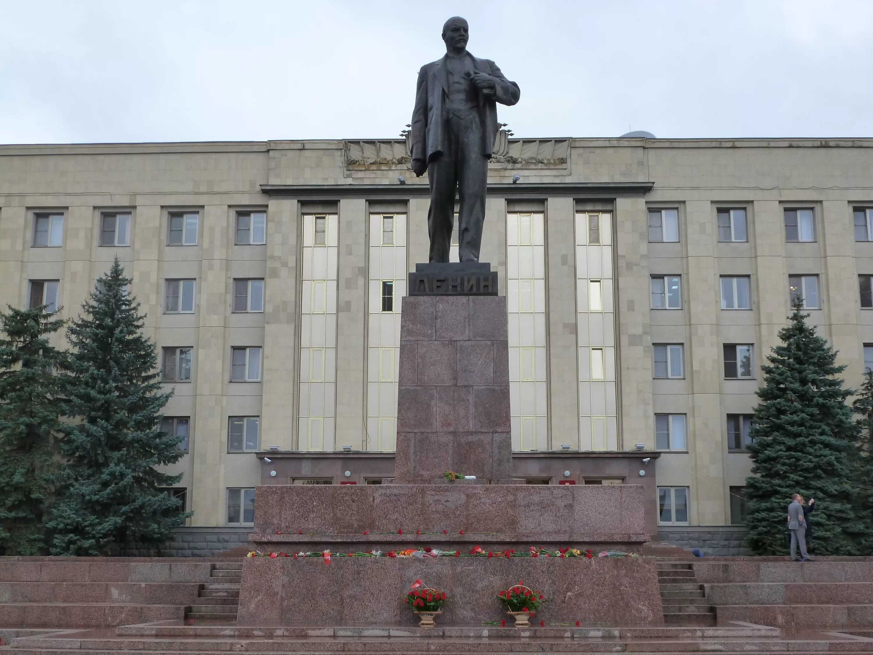 Площадь Ленина Ставрополь. Памятник Ленину в Ставрополе. Площадь имени Ленина Ставрополь. Памятник на площади Ленина Ставрополь.