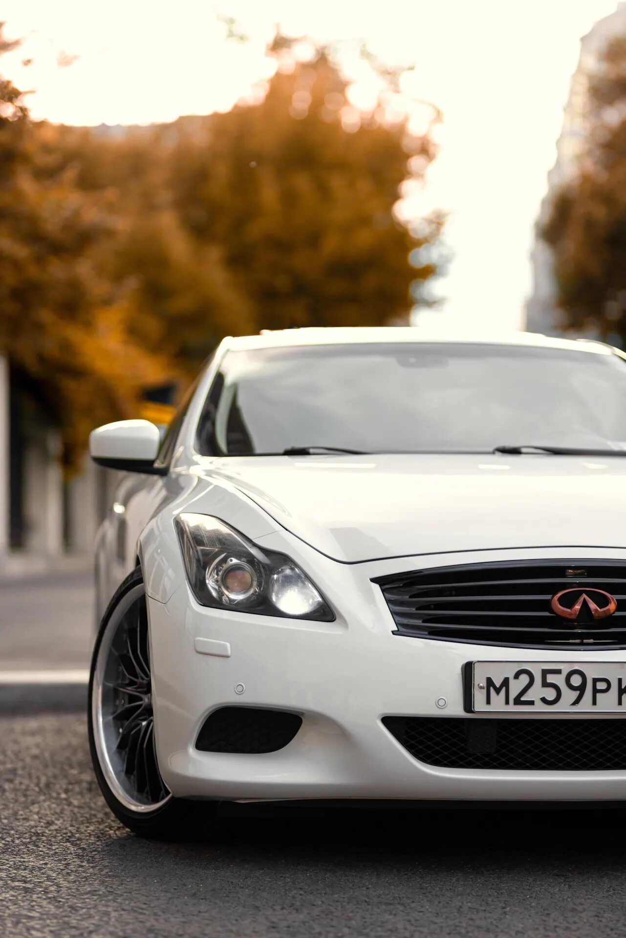 Аренда айти инфинити. White infiniti g37. инфинити g37 белый. g37 infiniti белая. инфинити белая фото.