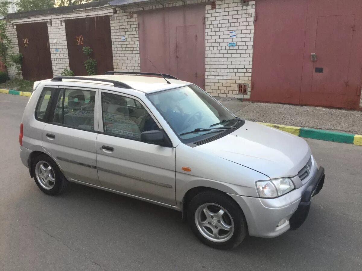 Мазда демио 2001 купить. Mazda Demio 2001. Mazda Demio DW 2001. Серебристая Мазда Демио 2000. Мазда Демио хэтчбек 2001г.