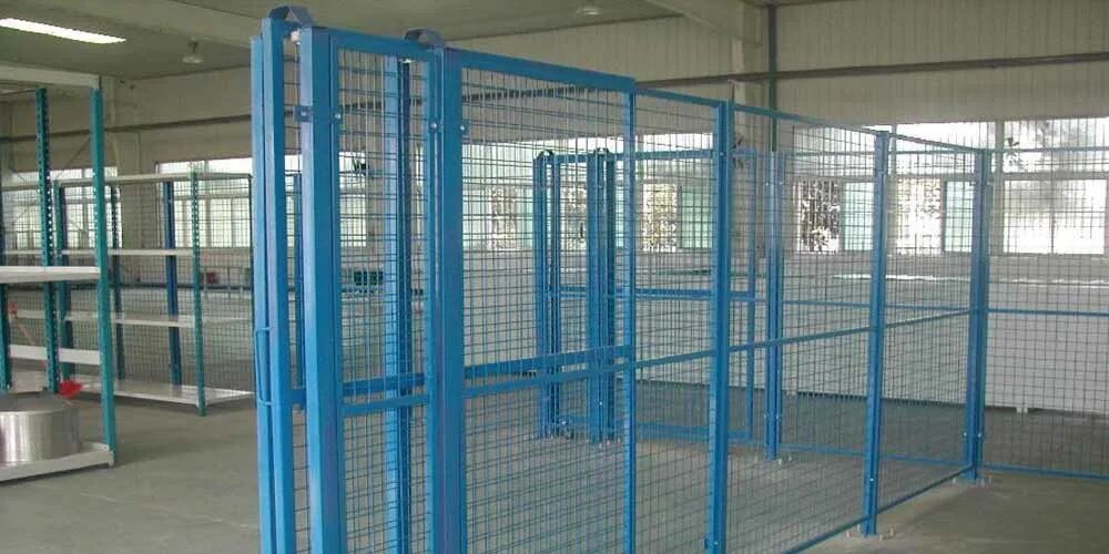 Ограждения в помещениях конструкции. Складские ограждения. ограждение для склада. сетчатые ограждения складские. ограждения для складских помещений.