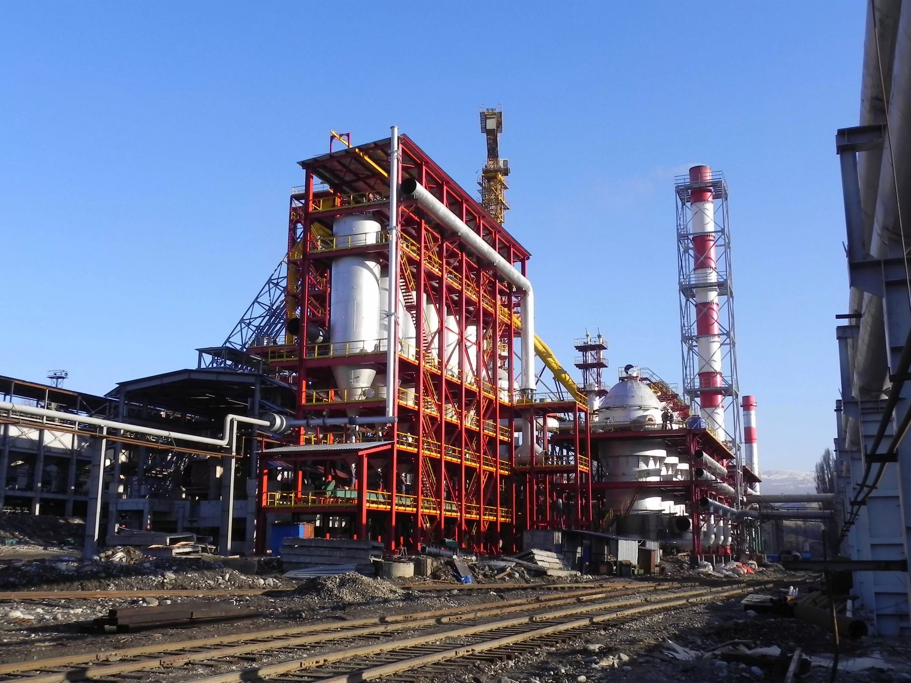 Тобольск-нефтехим и тобольск-полимер. Воркутинская тэц-2. Ухта республика коми панорама. Градообразующие предприятия ухты. Прытков алексей георгиевич лукойл ншу яреганефть.