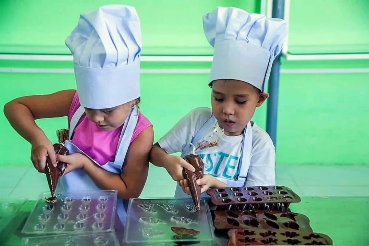Шоколадная фабрика. Детский шоколадная фабрика. Фабрика шоколада. Шоколадная фабрика мастер класс для детей.