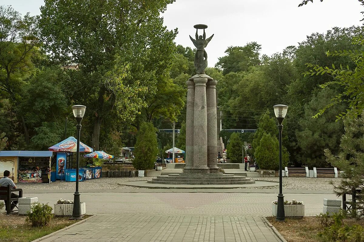 Город таганрог сайт. Таганрог монумент 300 летия таганрога. памятник 300 летию таганрога. памятник 300 летию таганрога трехчлен.