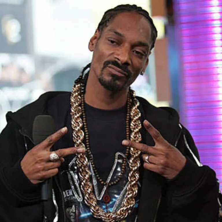 Snoop dogg sensual. Снуп дог. Snoop Dogg фото. Снуп дог в золоте. Цепочка снуп дога.