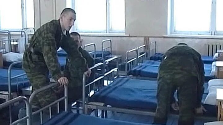 Севастополь вч 13140. Военнослужащие в казарме. Погода в казарме. Погода в казарме. Солдатская казарма.