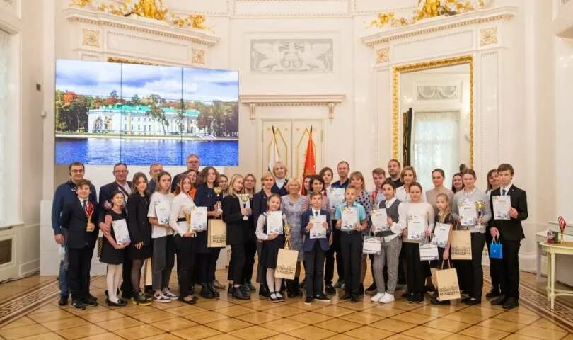 Награждение в Академии талантов СПБ. Награждение в Каменноостровском Дворце. Академия талантов зал. Академия талантов СПБ парадный зал.