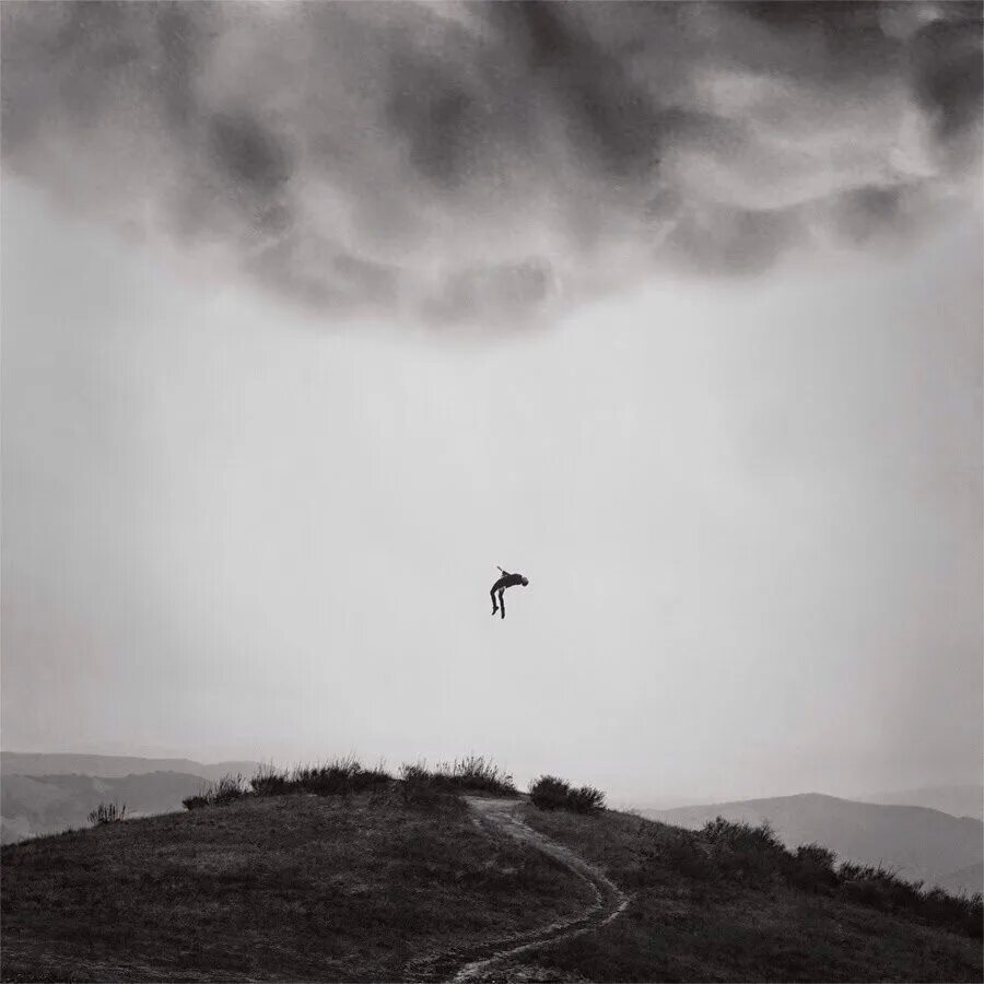 Помни в пустоте. Помни в пустоте. Одиночество в комнате. Папа я скучаю по тебе. Мрачное настроение.