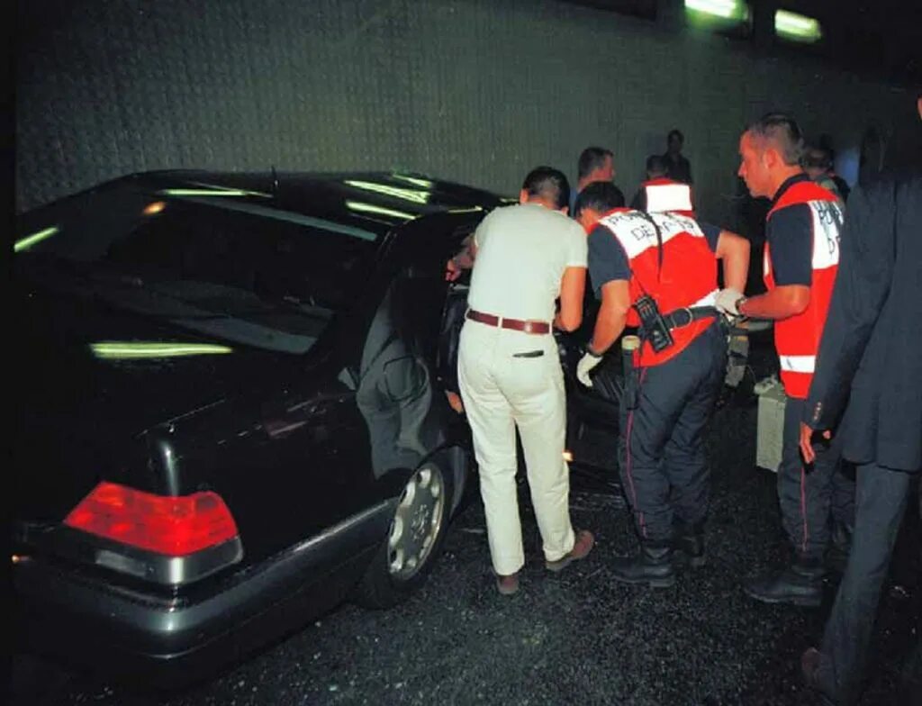 140 мерседес диана принцесса диана. Принцесса диана автокатастрофа. Мерседес дианы принцессы дианы. 31 августа погибла принцесса диана. Принцесса диана и доди смерть.