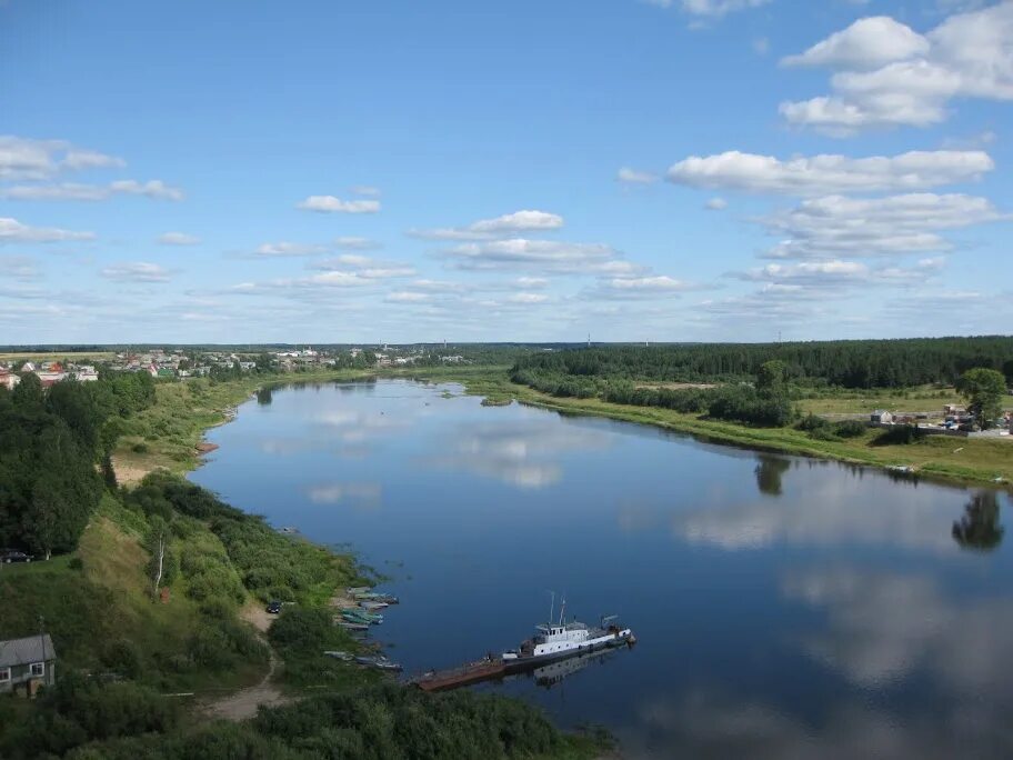 Река Сухона Тотьма. Река Сухона Великий Устюг. Река Тотьма Вологодская область. Река Сухона Вологодской области.