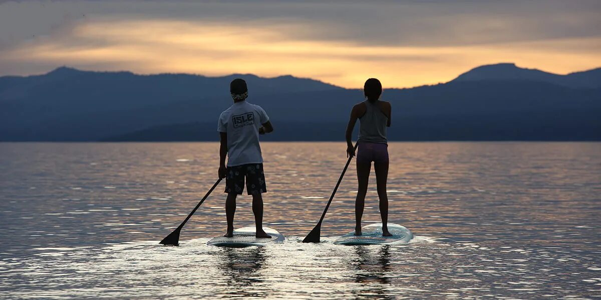 Сап 8. Sup board на закате. сапах. катание на сапах. двое на сапе.