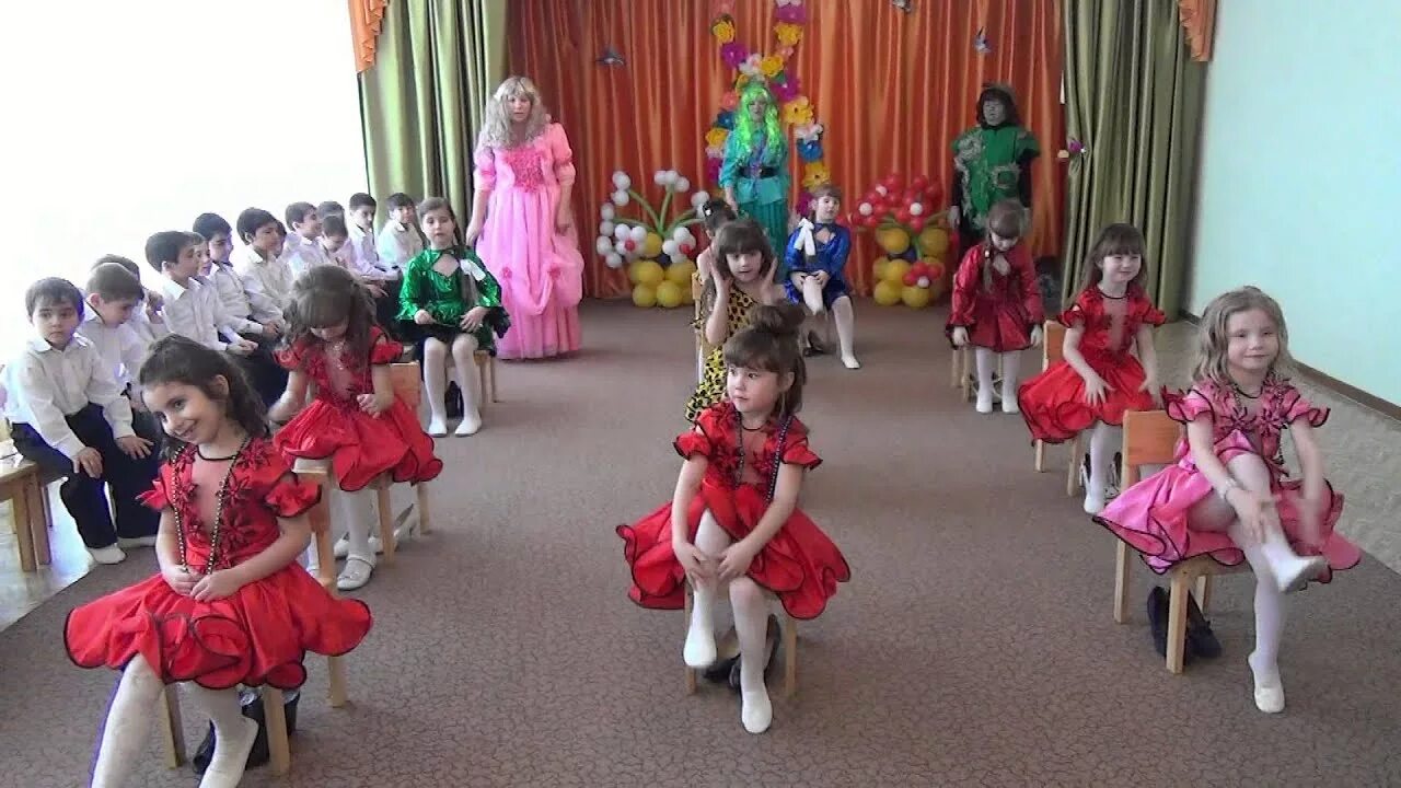 Танцы в детском саду подготовительная группа. Танец модницы в детском саду. Танец Березки в детском саду. Танец березок в детском саду подготовительная группа. Танец для детей старшей группы