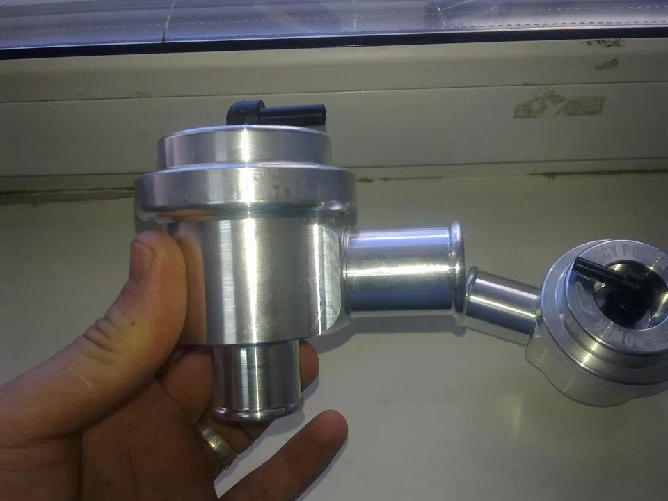 Клапан байпас Porsche Cayenne 4.8 турбо. Клапан байпас v2. Турбина к03 байпас. 058145703n байпас перепускной клапан для турбины.