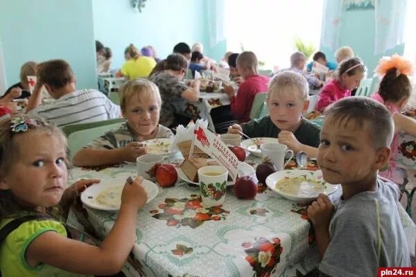 Электронный журнал бежаницкая школа. Чихачевская школа. Бежаницкая средняя школа. Учителя Бежаницкой средней школы. Электронный дневник Бежаницкая школа.