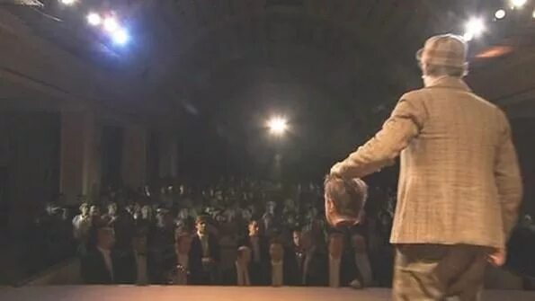 Каков смысл сцены в варьете. Театр варьете мастер и маргарита. Воланд в театре варьете. Сеанс чёрной магии в романе мастер и маргарита. Сцена в театре варьете мастер и маргарита.