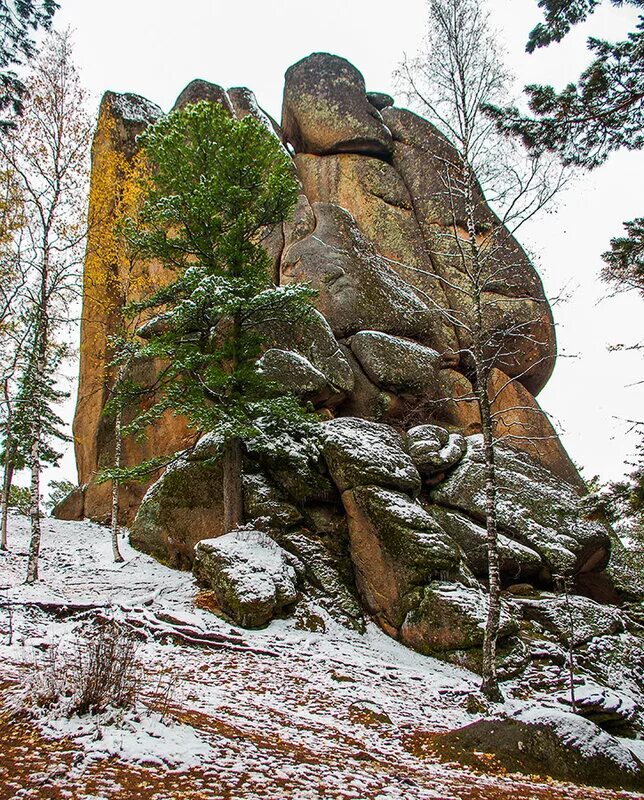 Сиенит красноярские столбы. Как называется группа столбов в красноярском крае. Красноярский край. Красноярск заповедник красноярские столбы. Природный заповедник «столбы».