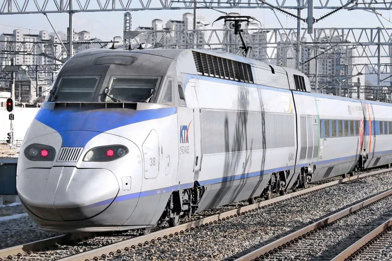 Поезд КТХ Корея. KTX-Sancheon. Hyundai Rotem поезд KTX. KTX Южная Корея. Hyundai rotem