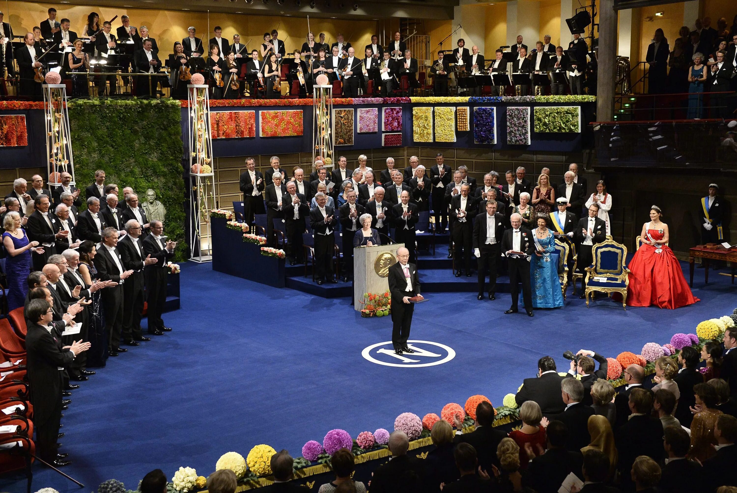 Нобелевская премия в Стокгольме. Шведский Король Нобелевская премия.