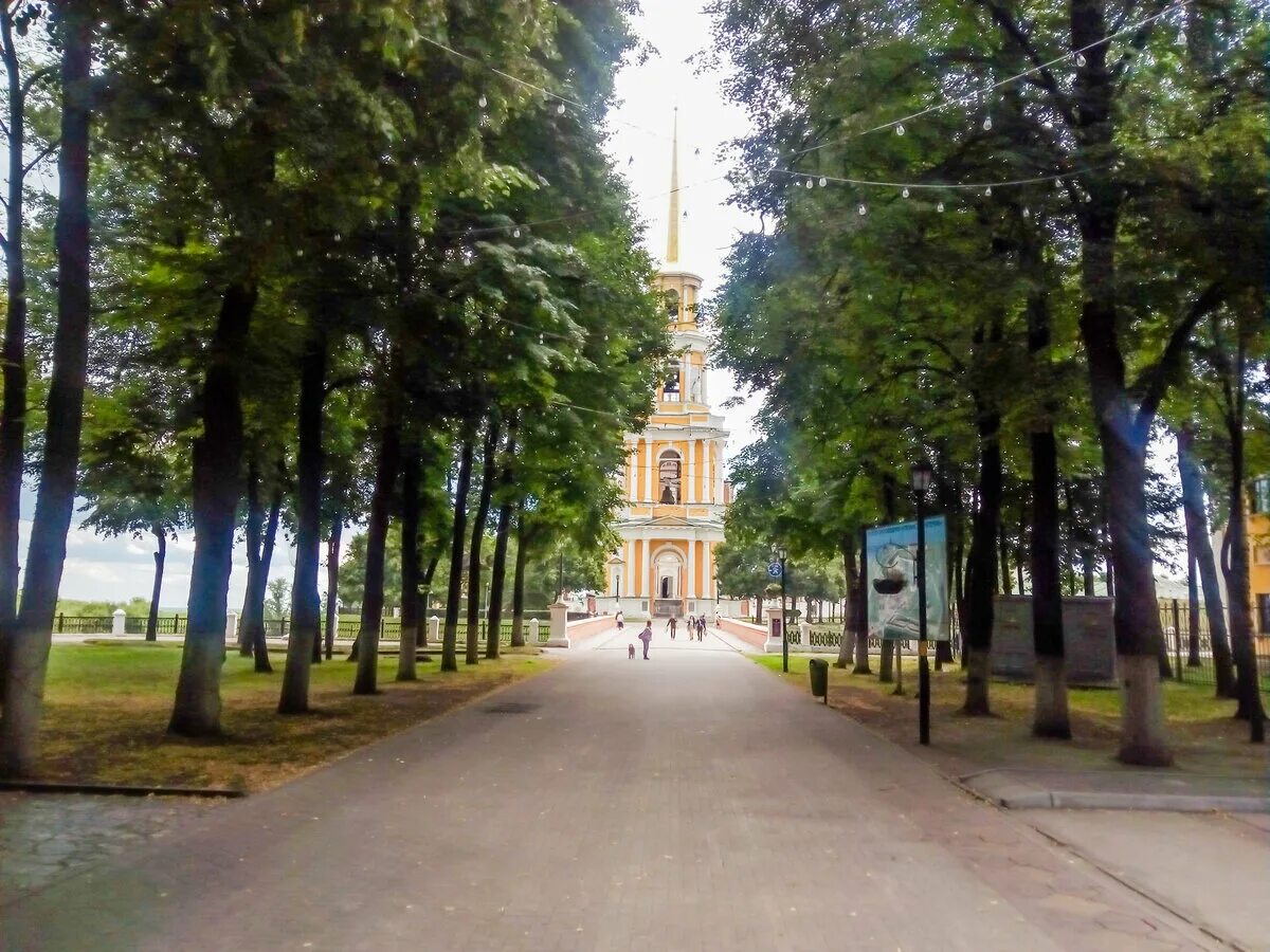 Парка рязань купить. Соборный парк Рязань. Кремлевский парк Рязань. Соборный парка Рязанский Кремль. В Г. Рязани Соборная площадь( Кремлевский парк)..